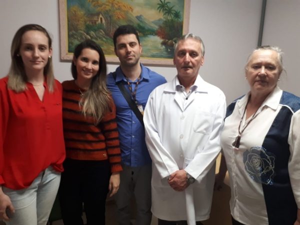 medicos salvam bebe prematuro